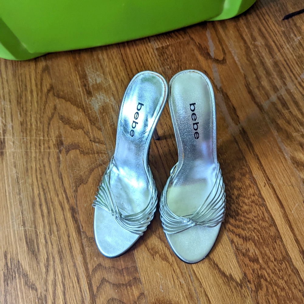 Women's dress shoes